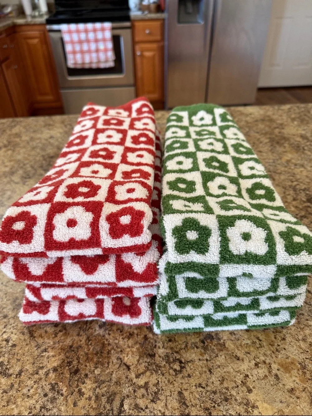 8 Flower Print Hand Towels, 4 Green & 4 Red